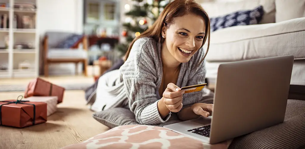 women buying something online